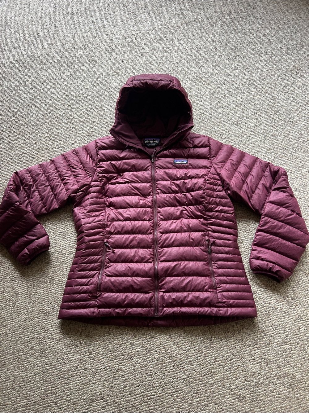Patagonia Women's Burgundy Quilted Hooded Puffer Jacket thermoball down jacket